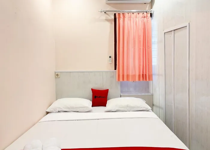 RedDoorz Plus near Brawijaya Museum Malang