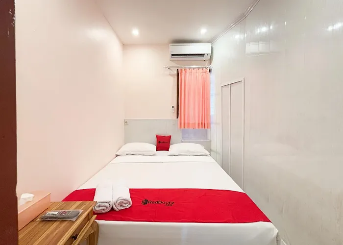 RedDoorz Plus near Brawijaya Museum Malang